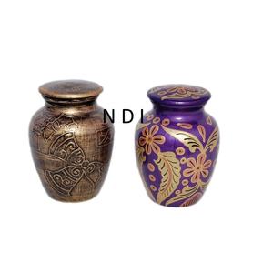 Urnas Funerarias Decorativas de Latón Grabadas a Mano para Cenizas, Acabado Negro Antiguo, Urnas de Alta Calidad para Guardar Recuerdos - Product Image 5