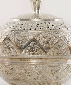 Plato de servicio bonito de diseño único de alta calidad, Color plateado con Metal utilizado para cocina, mesa, boda y Hotel - Product Image 3