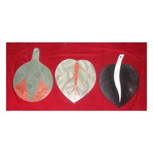 Tabla de cortar con incrustaciones de mármol de última producción de diseñador - Product Image 1