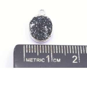 Pendentif ovale en laiton noir druzy de 13 à 15 mm, plaqué argent avec anneau pour la fabrication de bijoux - Product Image 3