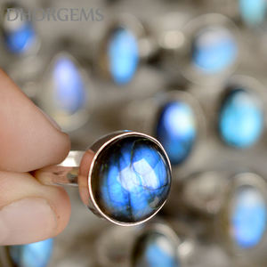 Anillo de labradorita para hombres, fabricación de 18 anillos de luz natural, venta al por mayor, piedra de labradorita superpuesta de plata azul - Product Image 1