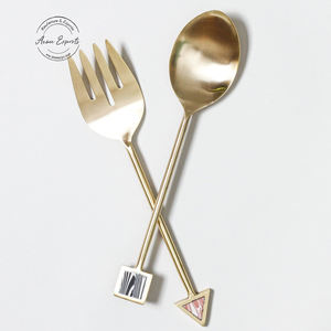 ชุดเซ็ตเสิร์ฟสลัดมือจับทรงเรขาคณิตที่ทันสมัยสีทองคุณภาพดีระดับพรีเมียมเหมาะสำหรับใช้เป็นของขวัญสำหรับรับประทานอาหารและตกแต่งโต๊ะ - Product Image 2