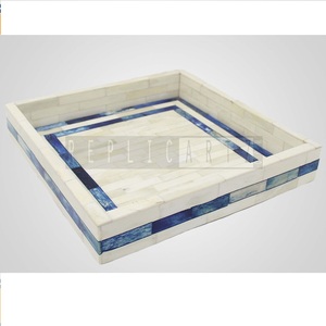 Bandeja de Servir Cuadrada Decorativa Hecha a Mano con Incrustaciones de Hueso Estilo Art Deco de Maximus International, Borde Azul, Decoración de Exhibición de Varias Piezas - Product Image 2