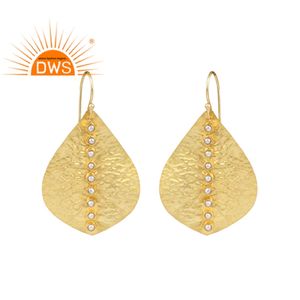 Boucle d'oreille en perle naturelle en pierre précieuse, 1 pièce, modèle de feuille texturé, or jaune, à la mode, vente en gros - Product Image 1