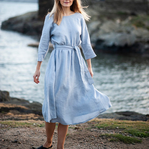 Robe d'été décontractée noire 100 % lin, longueur genou, col rond, manches longues, coupe classique avec ceinture, respirante et boutonnée - Product Image 1