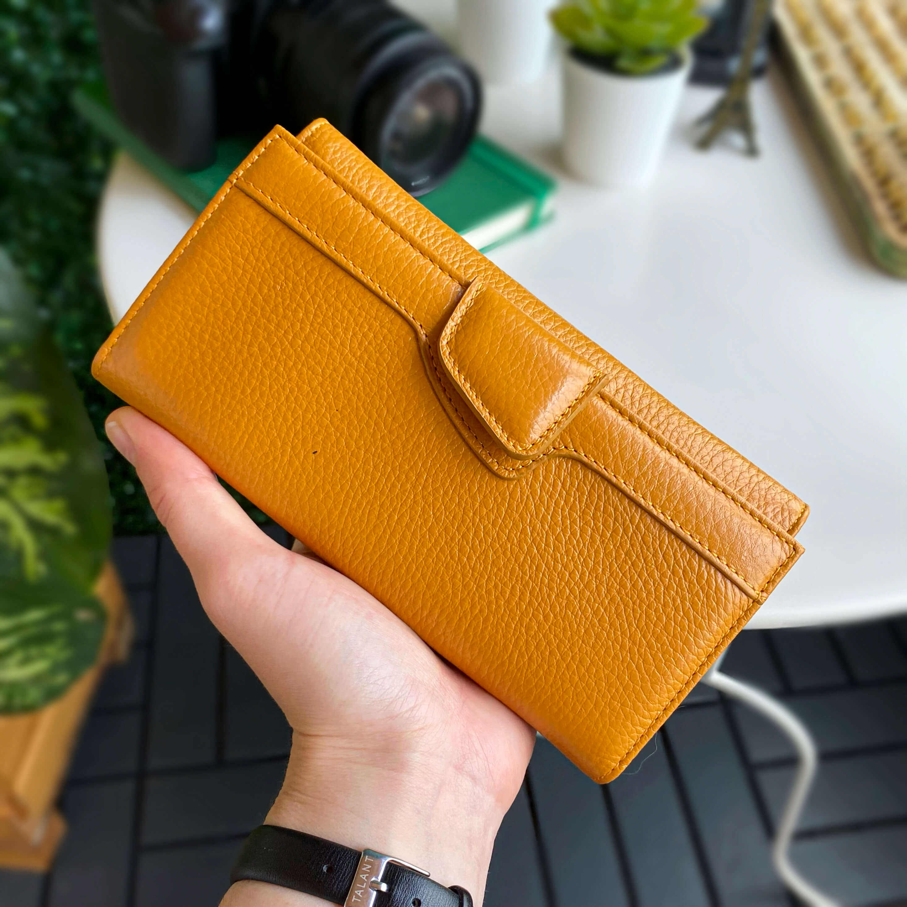 สีเหลือง