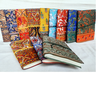 Carnet de notes en tissu Sari recyclé fait à la main avec couverture en cuir belles pages de papier coton imprimés multicolores floraux