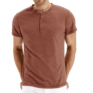 Experimente la suavidad pura. Elaborada con algodón de primera calidad, esta camiseta para hombre ofrece una transpirabilidad y comodidad inigualables - Product Image 3