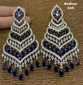 Meetali Création Boucles d'oreilles en forme de fleur plaquées argent 2021 Design simple et élégant pour les mariages Cadeaux de fiançailles Anniversaires - Product Image 1