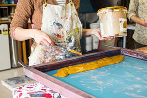 Sudaderas con capucha con estampado de corazón para mujer, sudaderas con capucha estampadas de alta calidad, diseño de arte personalizado, etiquetado de logotipo, ropa de moda femenina - Product Image 5