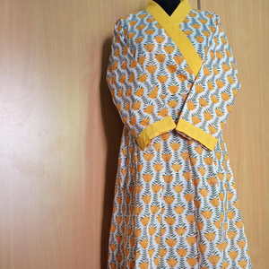 Kurti BSJ9ผ้าฝ้ายแท้พิมพ์ลายดอกไม้สีเหลืองเป็นมิตรกับสิ่งแวดล้อมชุดลำลองฤดูร้อนกระดุมมีสไตล์ระบายอากาศได้ดีสำหรับชายหาด - Product Image 1