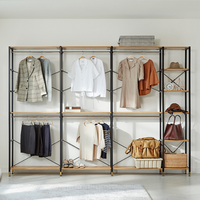 Système d'organisation de rangement suspendu pour dressing avec étagères en bois et cadre en métal noir, armoire extensible moderne pour salon