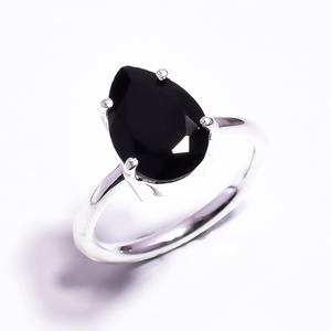 Elegante Anillo de Ónice Negro en Forma de Pera en Plata de Ley |   Anillo Minimalista con Piedra Preciosa |   Joyería de Lujo Hecha a Mano para Mujer - Product Image 1