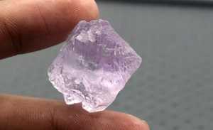 พลอยคุนไซต์สีชมพูธรรมชาติ เกรด AAA แบบหยาบ 2 ชิ้น ขนาด 22x24 มม. เอฟเฟกต์รูปดาว สำหรับทำเครื่องประดับและตกแต่งบ้าน - Product Image 3