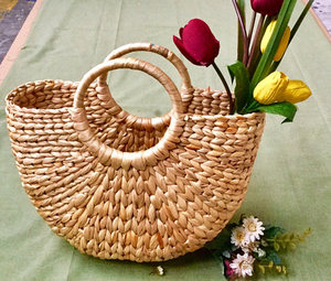 Vente en gros de sacs de plage en paille demi-cercle faits à la main, jacinthe d'eau avec broderie florale, décoration bon marché, style vintage - Product Image 3
