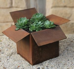 Macetero de Metal con forma de caja corrugada, aspecto rústico - Product Image 1