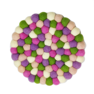 Salvamanteles de bola de fieltro de lana rosa ecológicos de 20 cm hechos a mano, esteras y almohadillas sostenibles redondas clásicas de lujo de 22mm de espesor para mesas - Product Image 1
