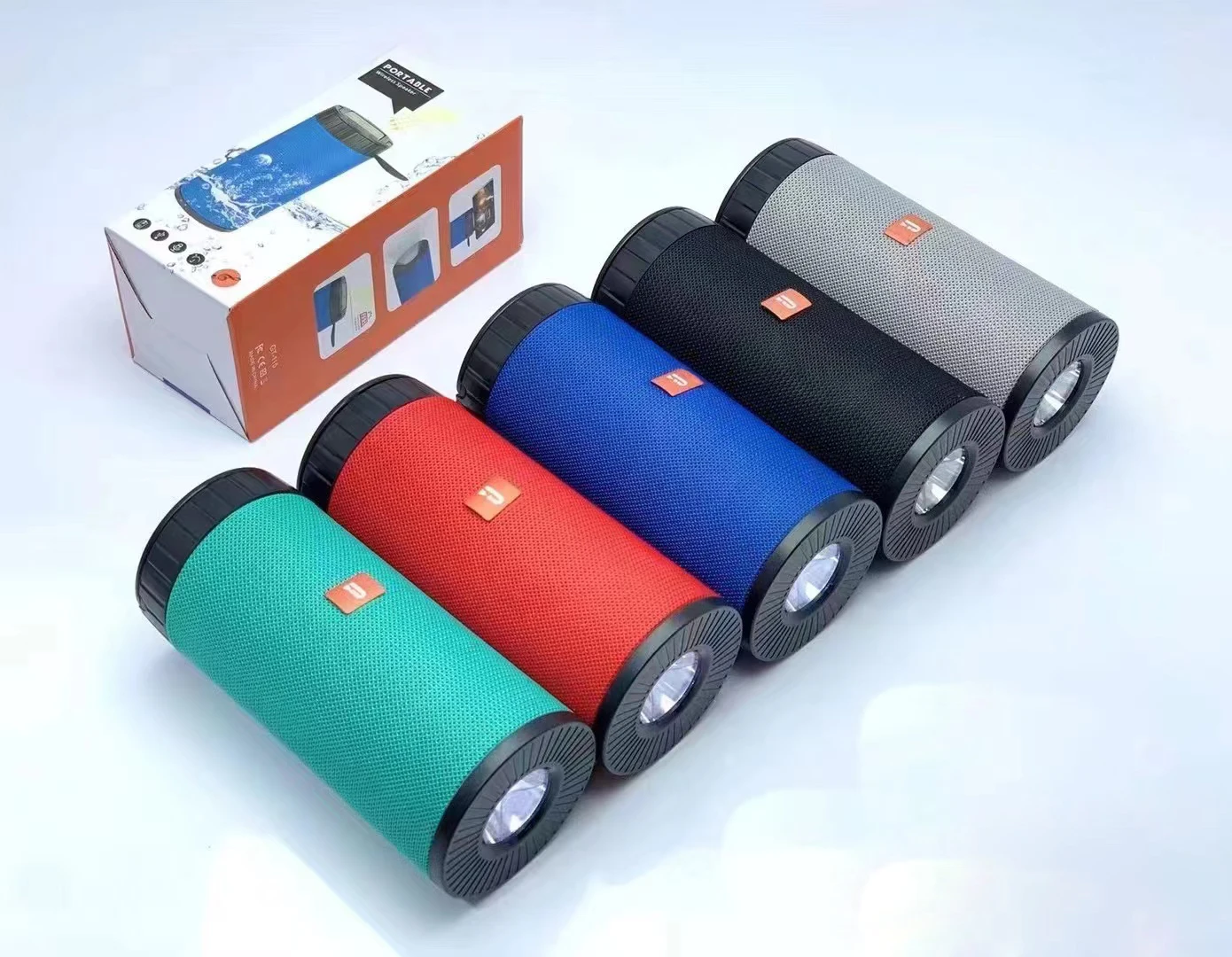Портативная беспроводная Bluetooth-Колонка TWS на солнечной батарее с фонариком, поддержка TF / FM /Bluetooth/DC 5 В/USB 5 В