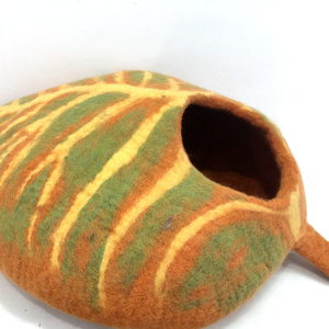 Felt Dog Bed - Pets Accessories - Cat House - Luxury Pet Accessories - Pet Sleeping Bed - Eco-friendly Cat Cave - Product Image 2
