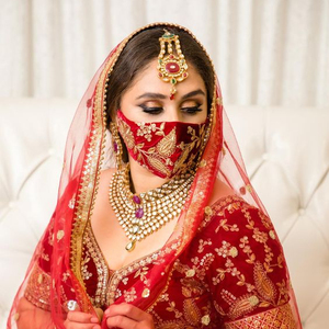 NEW---DAZZLING--ACCESSORIES pour BRIDAL--FACE WITH--BEAUTIFUL---EMBROIDERY avec main ZARDOZI WORK @ 2021 - Product Image 1