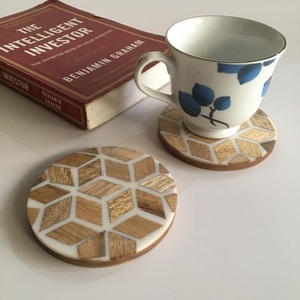 Sous-verre à thé élégant de 10 cm fait à la main Design personnalisé en bois motif diamant tampon en résine durable en vrac ensemble 4 pour la maison utilisation de table Europe - Product Image 5