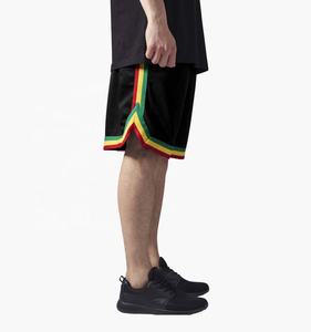 Shorts de sport pour hommes en maille respirante, style streetwear, pour la course et le basketball, avec broderie personnalisée, poches et bordures latérales multicolores, écologiques - Product Image 3