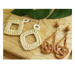 Pendientes de concha vaquera de ratán (0084587176063 WS) - Product Image 5