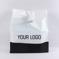 Vente en gros de sacs à vêtements avec poignée découpée à l'emporte-pièce personnalisés sacs à provisions pour vêtements sacs en plastique avec logo de service de fabricant du Vietnam