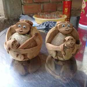 Regalos Artesanales de Coco/ Mono Hecho a Mano con Cáscara de Coco/ Mono de Coco de Vietnam 99 Gold Data - Product Image 4