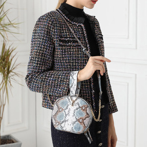 Sac à main de créateur à la mode en cuir artificiel avec chaîne ronde pour dames Vente en gros - Product Image 6