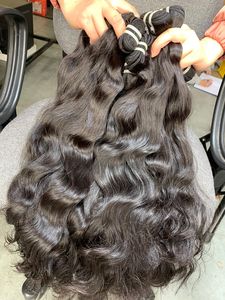 Extensions de cheveux vietnamiennes double trame, texture ondulée, teintes, longues, avec pointe en I - Product Image 3