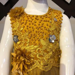 Robe de soirée en satin épais pour bébé fille avec motif floral noms personnalisés pour le printemps pour les jeunes enfants-Kitabi - Product Image 2