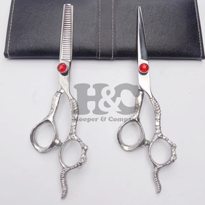 Ensemble de ciseaux de coupe de cheveux affûtés en acier inoxydable argenté personnalisé pour salon de coiffure outils de coiffure en acier inoxydable - Product Image 2