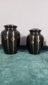 BRASS ANTHRECITE GREY PET PAW FUNERAL SUPPLIES American Style Pet Urn Brassworld India - Product Image 5
