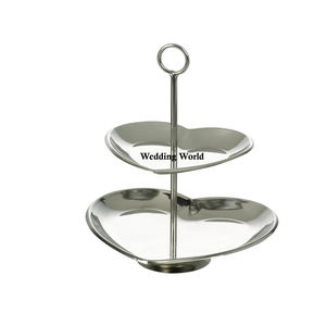 Juego de cuatro soportes de pastel redondos de Metal, soporte de pastel de lujo de diseñador hecho a mano, soporte de pastel de Metal decorativo elegante clásico - Product Image 3