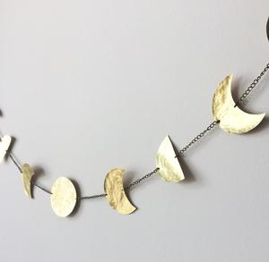 ของตกแต่งแบบแขวนผนังรูปดวงจันทร์และจักรวาล,ขั้นตอนพระจันทร์ทำด้วยมือดีไซน์ไม่ซ้ำใคร - Product Image 3