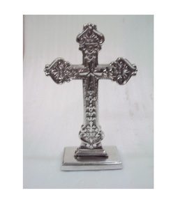 Colgante de joyería de crucifijo cruzado de aluminio dorado para uso decorativo - Product Image 5