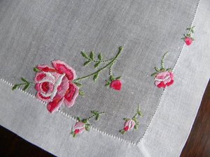 Pañuelo Bordado a Mano, Tela 100% Algodón, 200 Hilos - Product Image 2