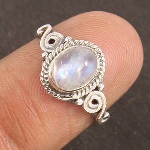 Anillo de plata de piedra lunar arcoíris genuino viene con piedras preciosas de corte ovalado de 6x8mm, anillo de piedra lunar hecho a mano, joyería Vintage de estilo bohemio - Product Image 2