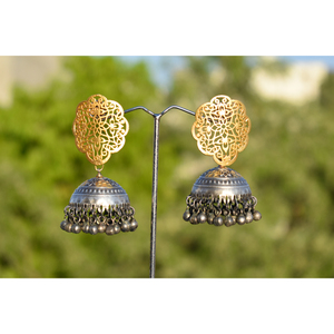 Aretes Tradicionales de Latón con Acabado Mate Dorado 2025, Diseño de Dos Tonos Mate, Tipo Jhumka, para Niñas y Mujeres - Product Image 2