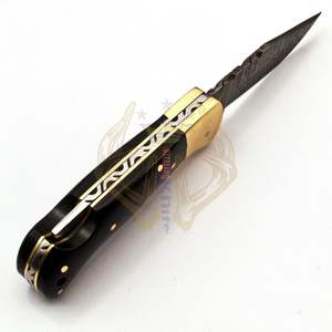 Navaja Plegable de Damasco de la Mejor Calidad con Mango de Cuerno de Toro, Hermosa Navaja Plegable Personalizada con Logotipo OEM, Regalo de Camping para Hombre - Product Image 3
