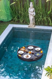 Le plateau de service flottant vous permet de grignoter et de boire pendant que vous nagez dans la piscine Pratique, durable et élégant - Product Image 5