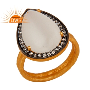 Anillo de cóctel chapado en oro de 18k, joyería de fabricante de joyería martillada de Plata de Ley 925, piedra lunar blanca, joyería de piedras preciosas - Product Image 1