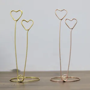 Высококачественный позолоченный высокий металлический держатель для карт в форме сердца для свадьбы
