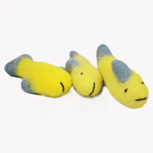 애완 동물을 위한 수제 펠트 물고기 장난감, 개와 고양이를 위한 친환경 모직 맞춤형 인형 장난감