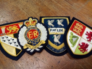 Badges brodés à coudre pour blazer avec fils de bullion, design 3D, sans nickel, service OEM - Product Image 2