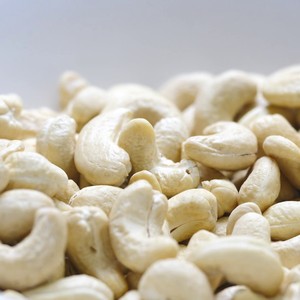 เม็ดมะม่วงหิมพานต์ออร์แกนิคเกรดพรีเมียม AA จากเวียดนาม รสชาติออริจินัล อบแห้ง บรรจุภัณฑ์กระป๋องสีขาวงาช้าง [คุณลินน์] - Product Image 5