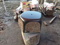 Fontaine à colonne d'eau naturelle en pierre de basalte sculptée, design moderne, diamètre 75 cm, hauteur 35 cm, 110-230 V, pour jardin extérieur.