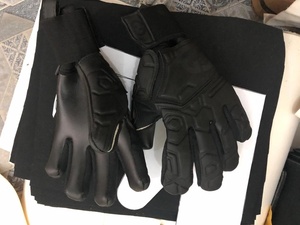 Gants de gardien de but de compétition professionnels personnalisés pour junior allemand Latex soie OEM PVC emballage de football couleur impression Type - Product Image 3