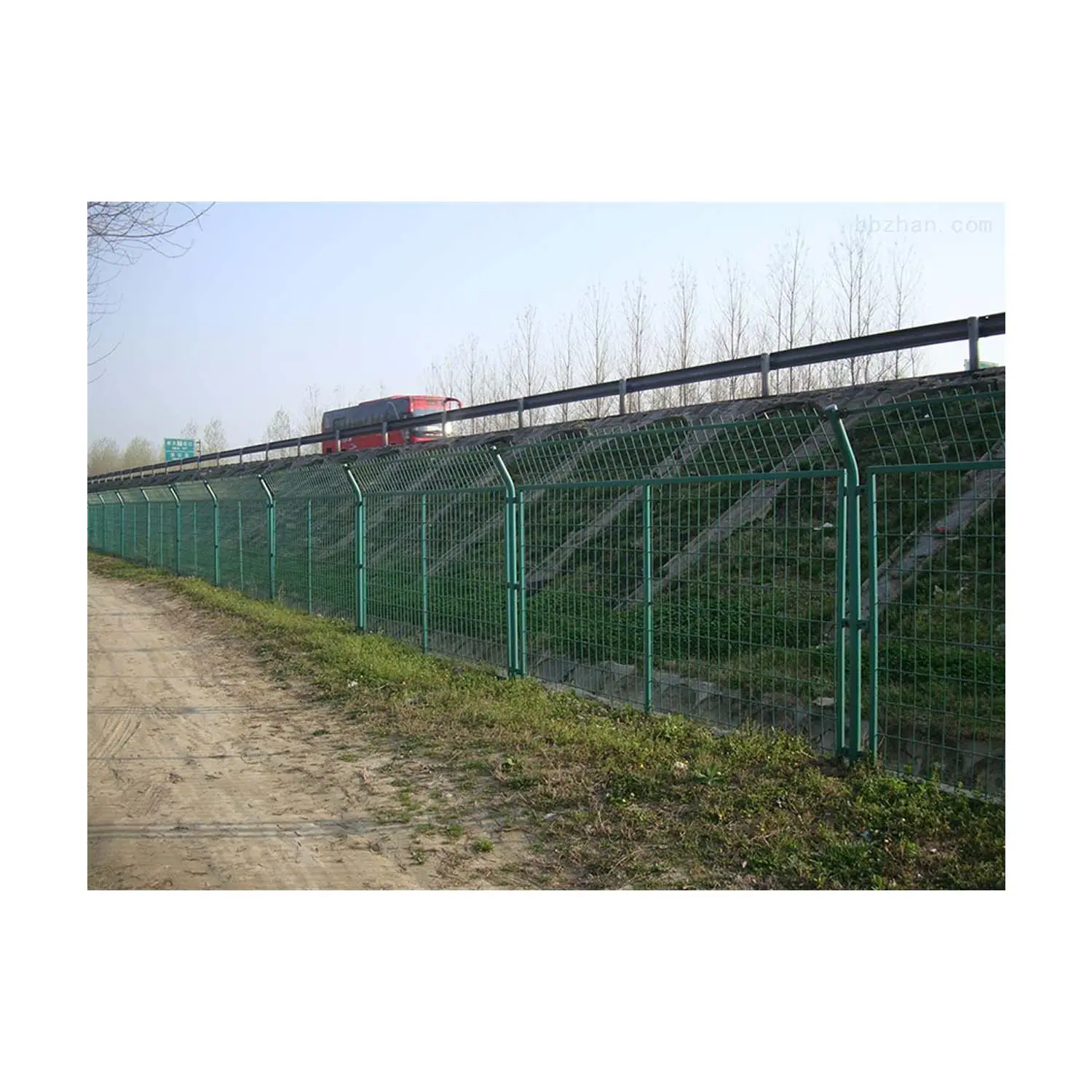 Preis Großhandel Mesh Zaun Highway Fencing Feature nachhaltige technische Unterstützung Video Material Metall veredelung